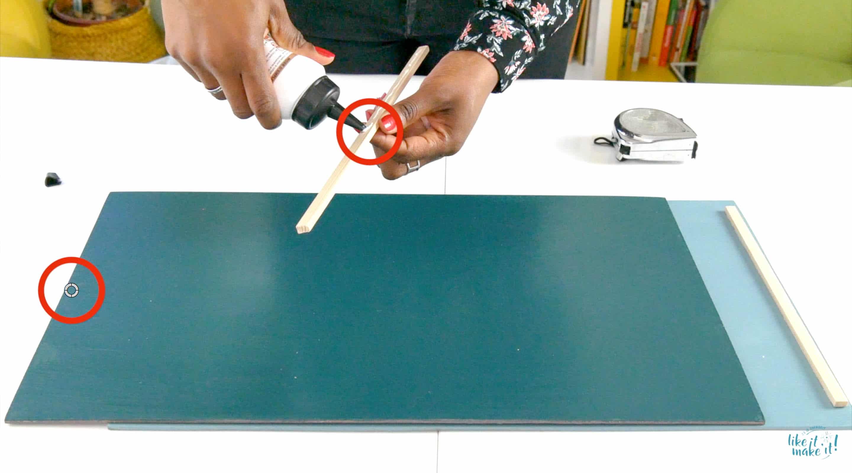 diy customiser un meuble en enfilade vintage collage-poignees