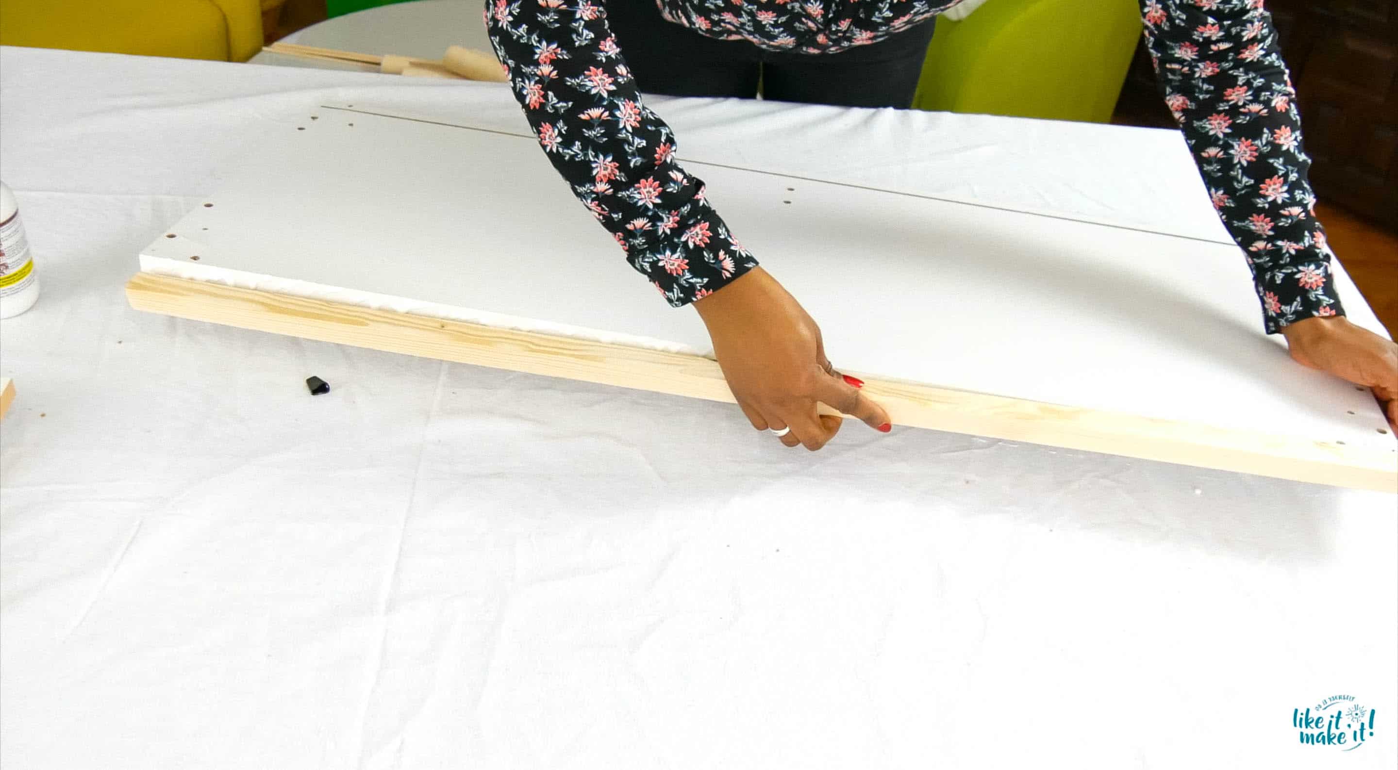 diy customiser un meuble en enfilade vintage collage-tasseau-avant