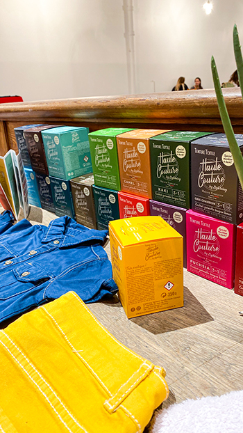 2e édition diy festival stand haute couture Boîte teinture vêtement multicolore