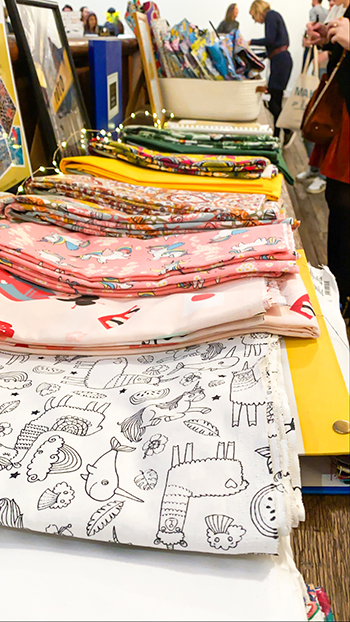 2e édition diy festival stand Toto Tissus imprimé rose licorne, dessin manga et autres imprimés